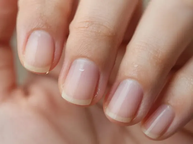 Co vyživuje nehty? Jak je správně živit pro silné a zdravé nehty