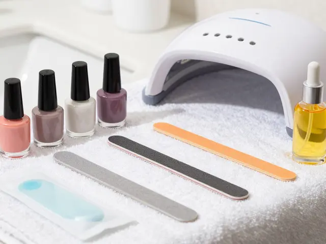 Jak udělat gelové nehty na nohou krok za krokem